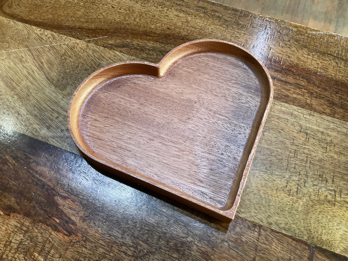 WOOD HEART TRAY (MAHOGANY)