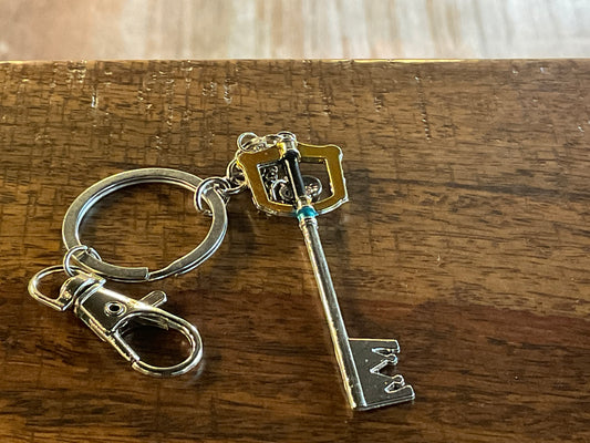 DISNEY KINGDOM HEARTS METAL KEYCHAIN