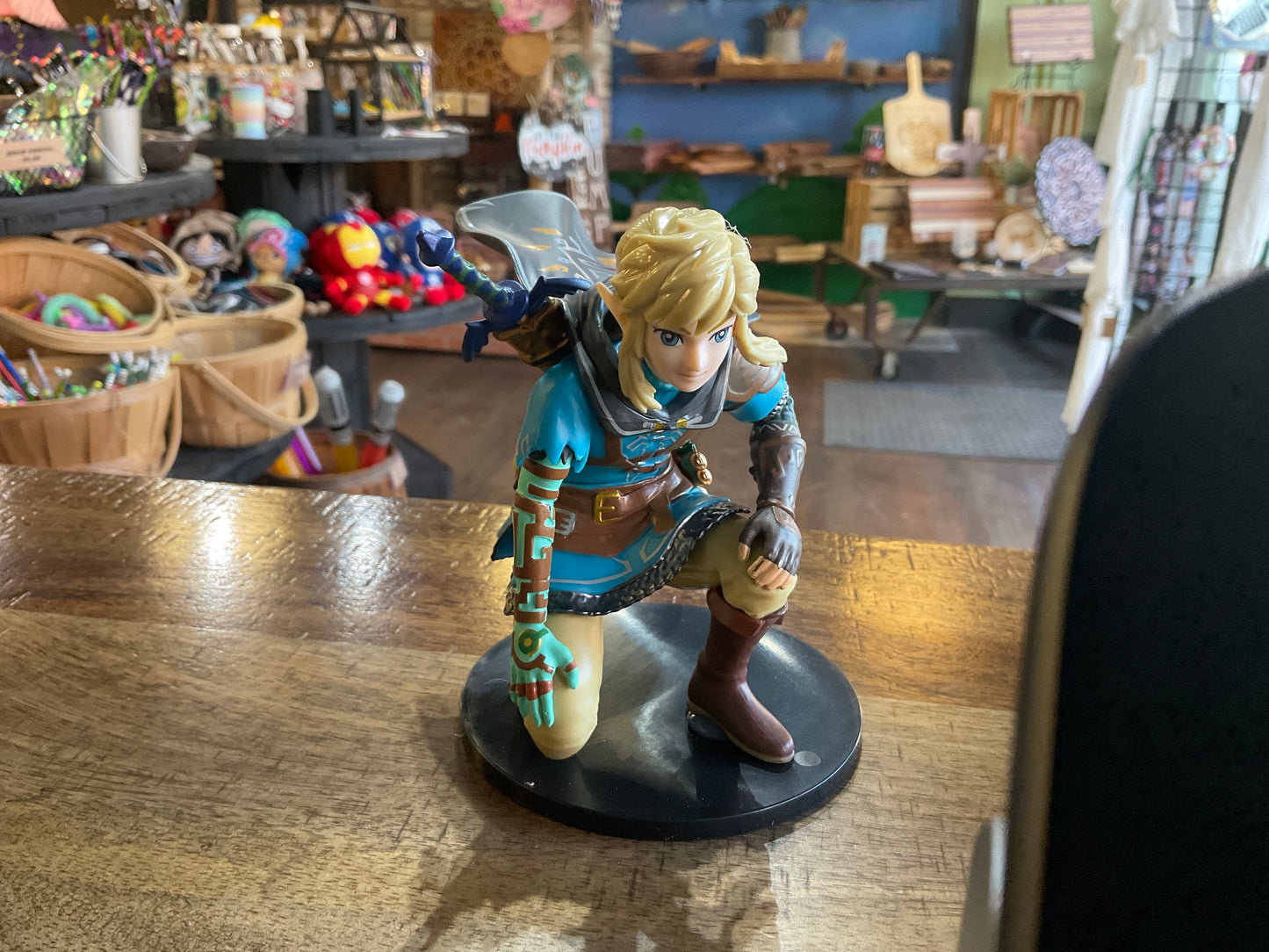 LARGE LEG OF ZELDA LINK FIG