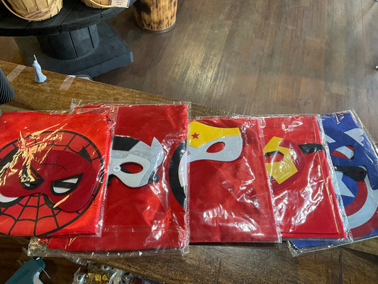 CHARACTER CAPE W MASK ASST